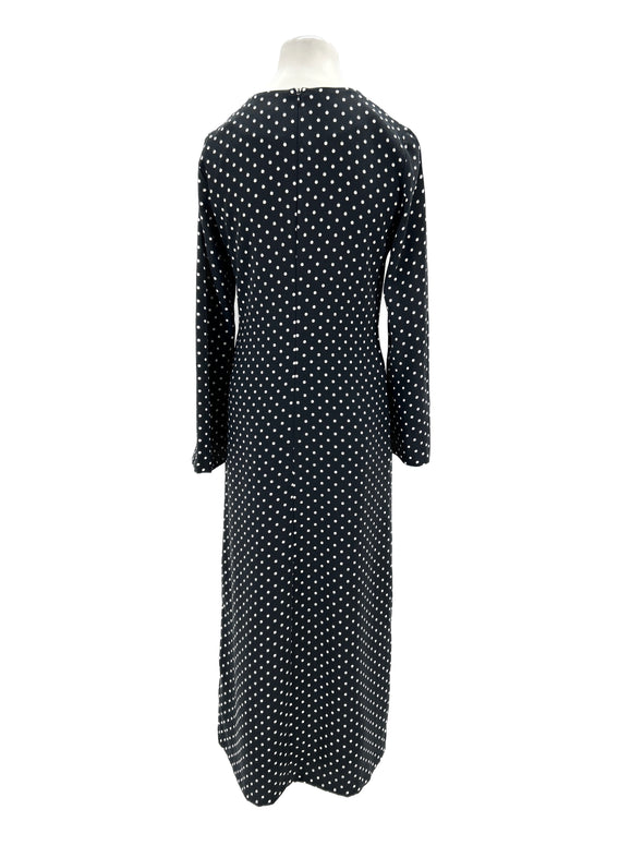 Robe noire à pois blancs