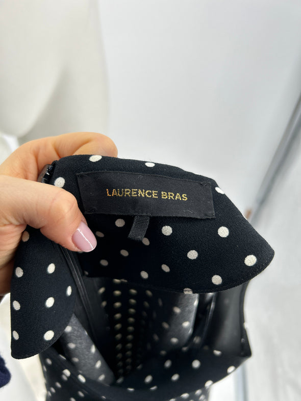 Robe noire à pois blancs