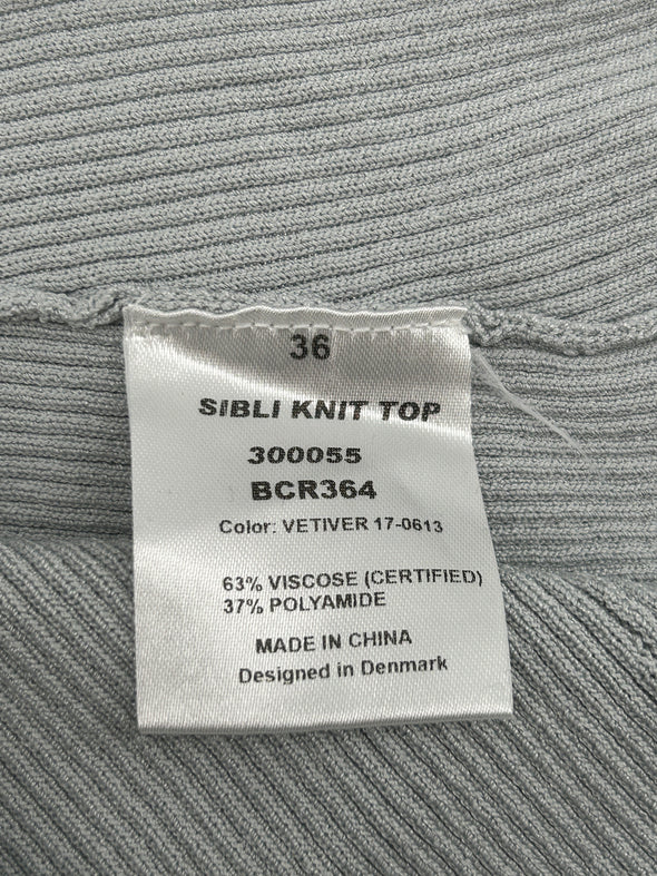 Crop top bleu à épaules dénudées