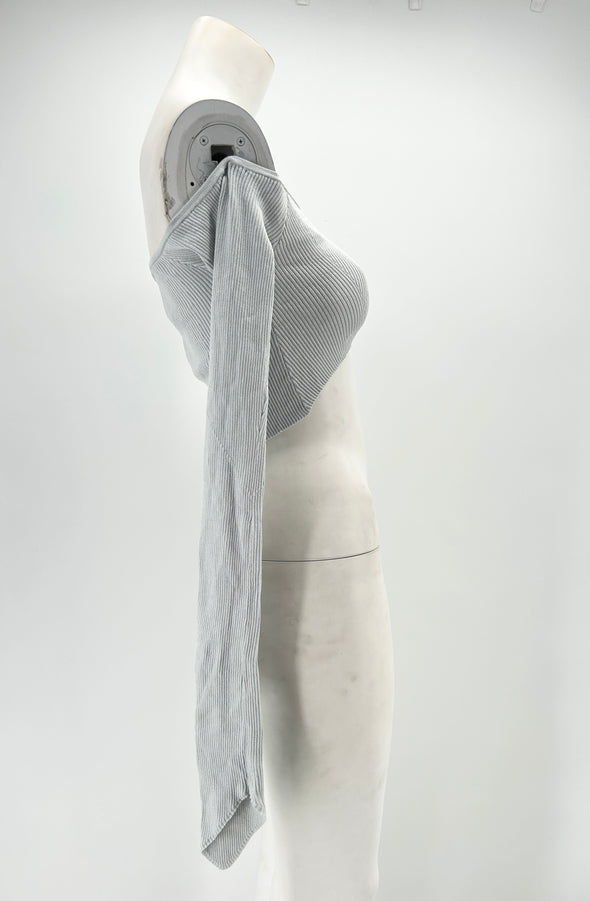 Crop top bleu à épaules dénudées