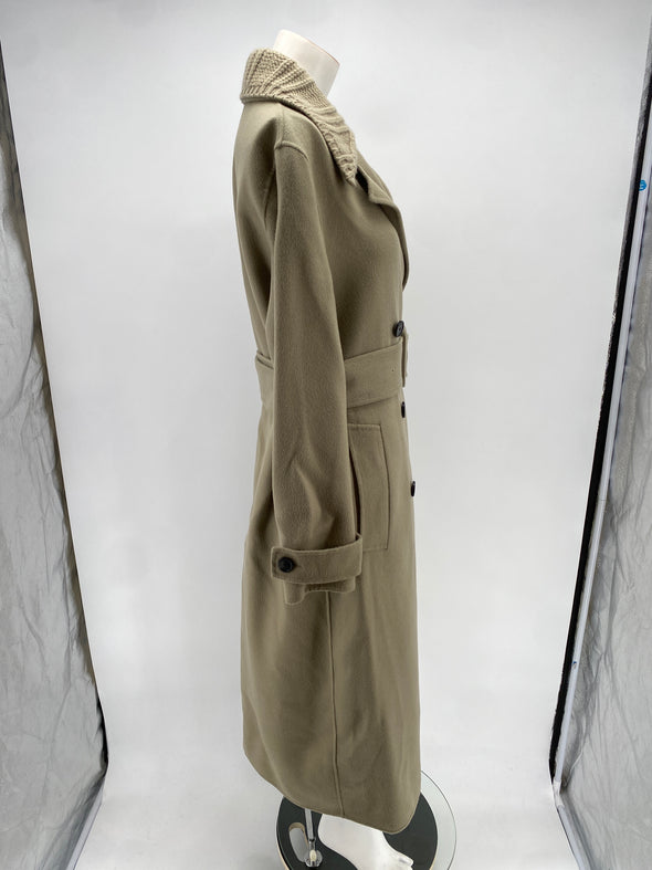 Manteau vert et beige