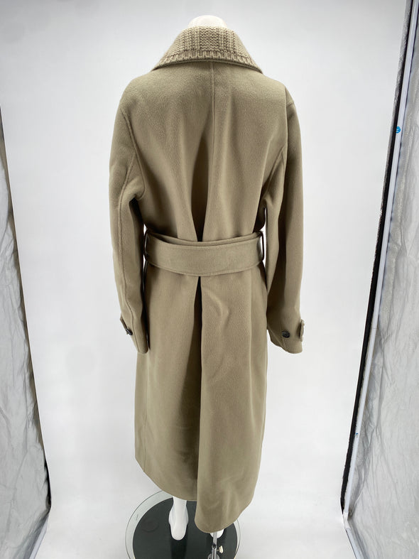 Manteau vert et beige