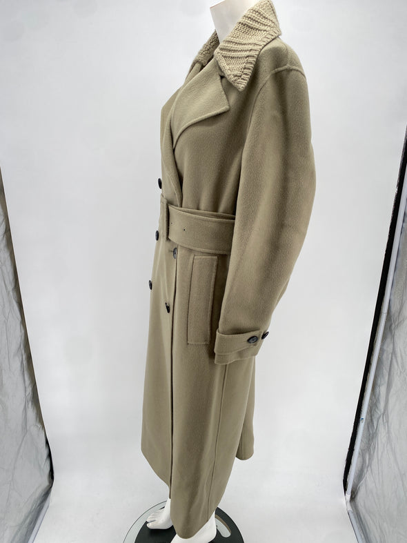 Manteau vert et beige