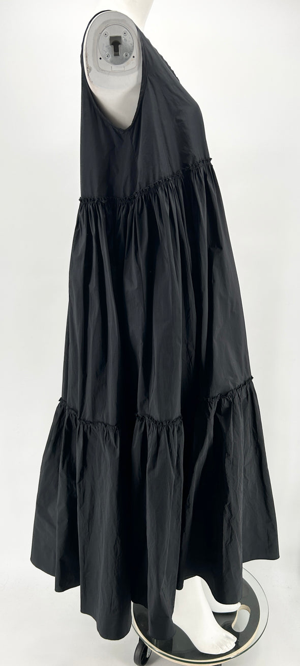 Robe ample noire à volants