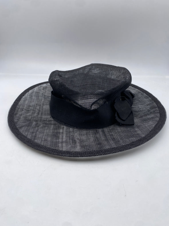 Chapeau noir avec nœud