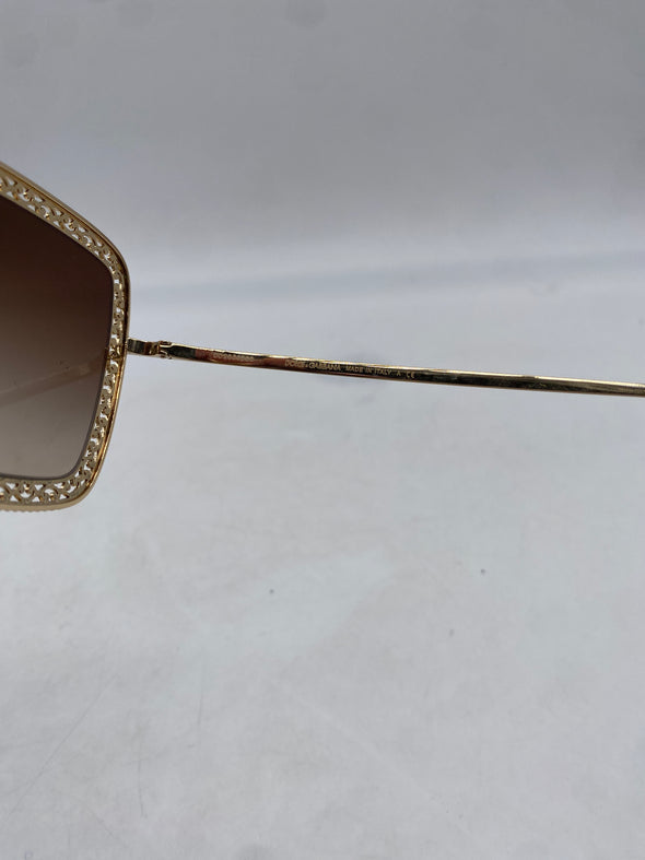 Lunettes de soleil dorées