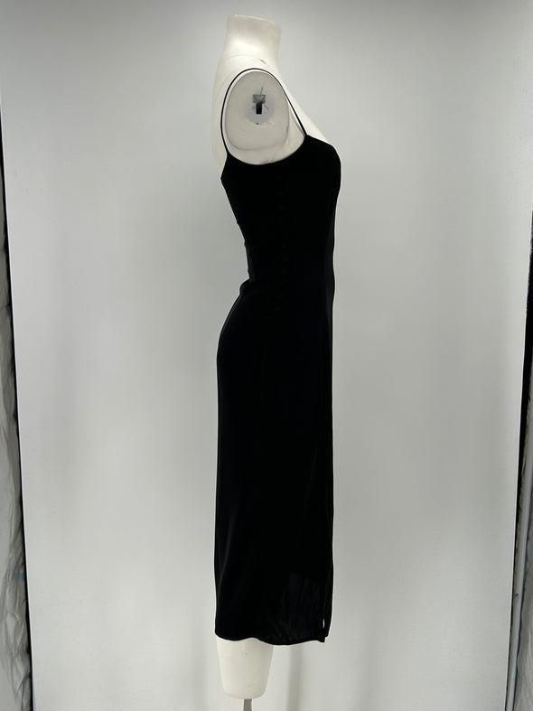 Robe satinée noire