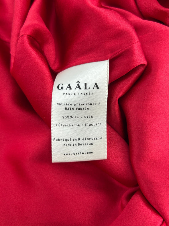 Robe en soie rouge