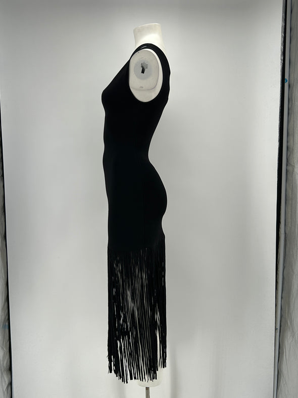 Robe noire à franges
