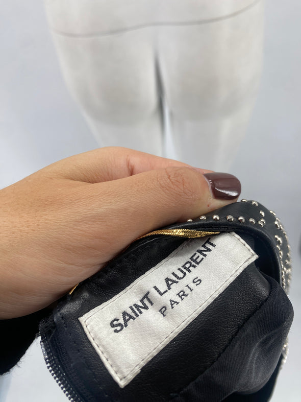Jupe en cuir clouté