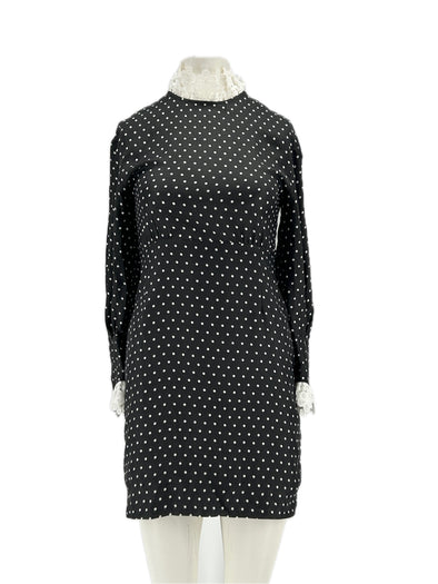 Robe noire à pois