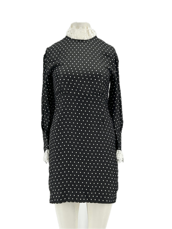 Robe noire à pois