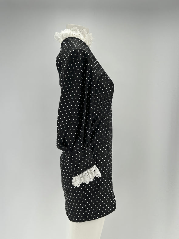 Robe noire à pois