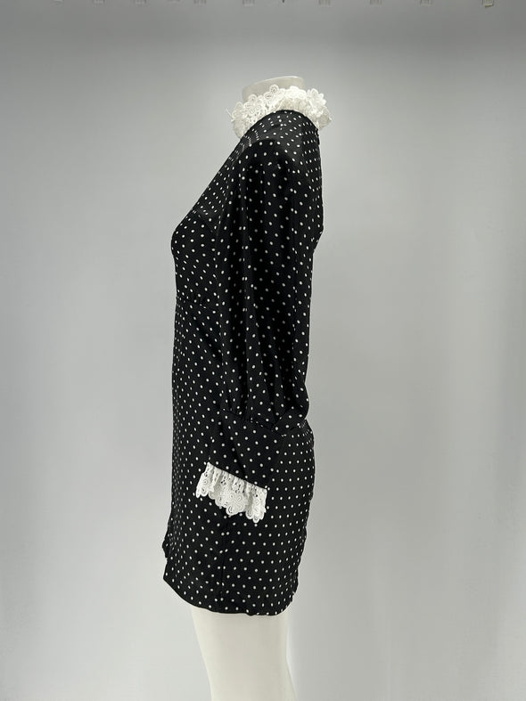 Robe noire à pois