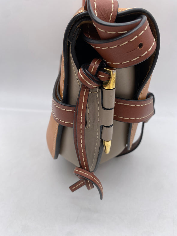 Sac à main "Gate" en cuir camel