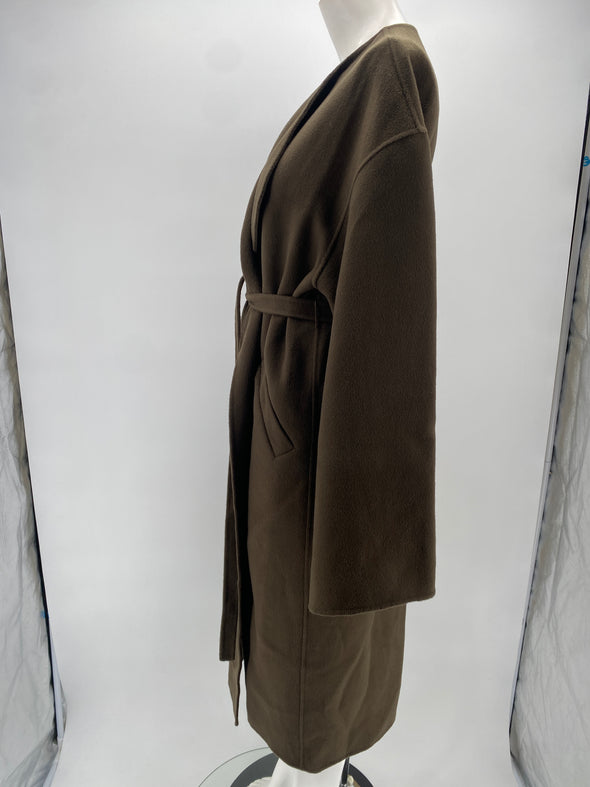 Manteau en laine marron avec écharpe