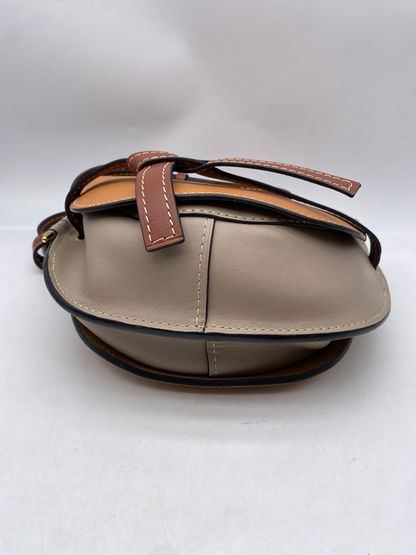 Sac à main "Gate" en cuir camel