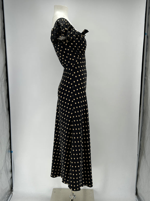 Robe en soie à pois