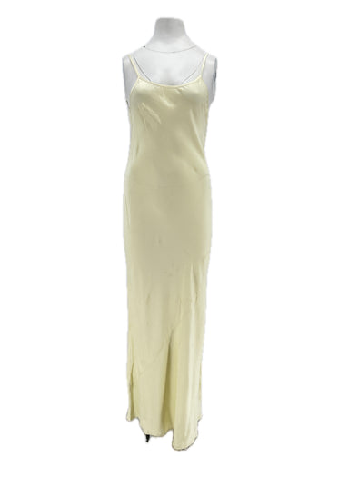 Robe en soie jaune