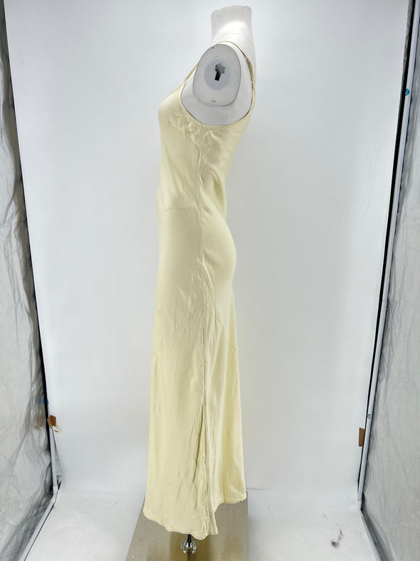 Robe en soie jaune