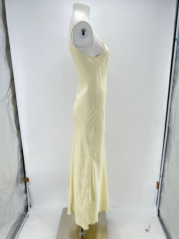 Robe en soie jaune