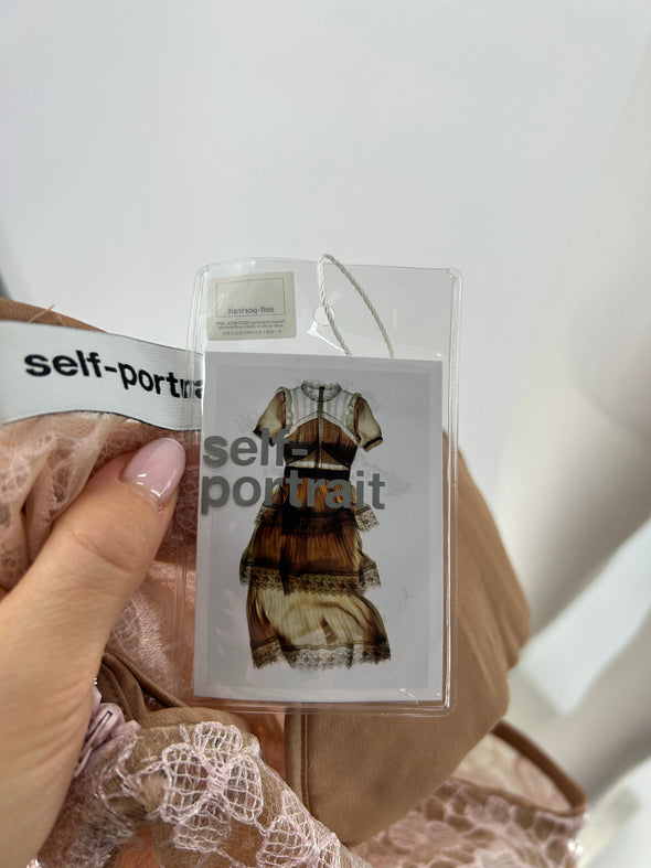 Robe rose à sequins