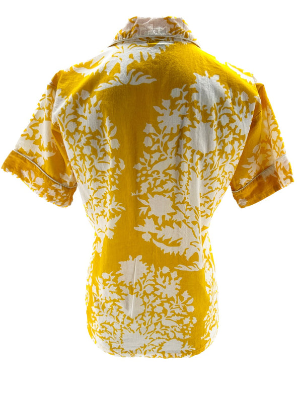 T-shirt jaune à fleurs blanches