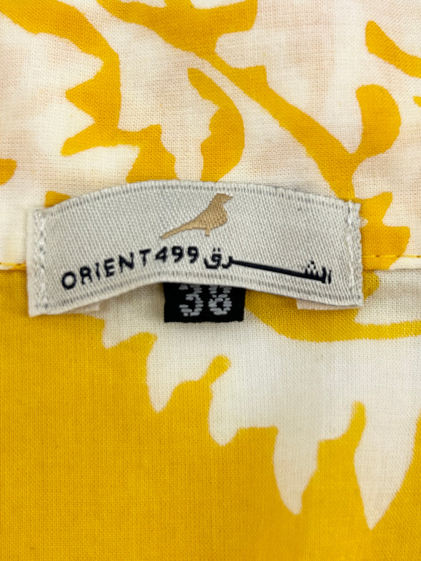 T-shirt jaune à fleurs blanches