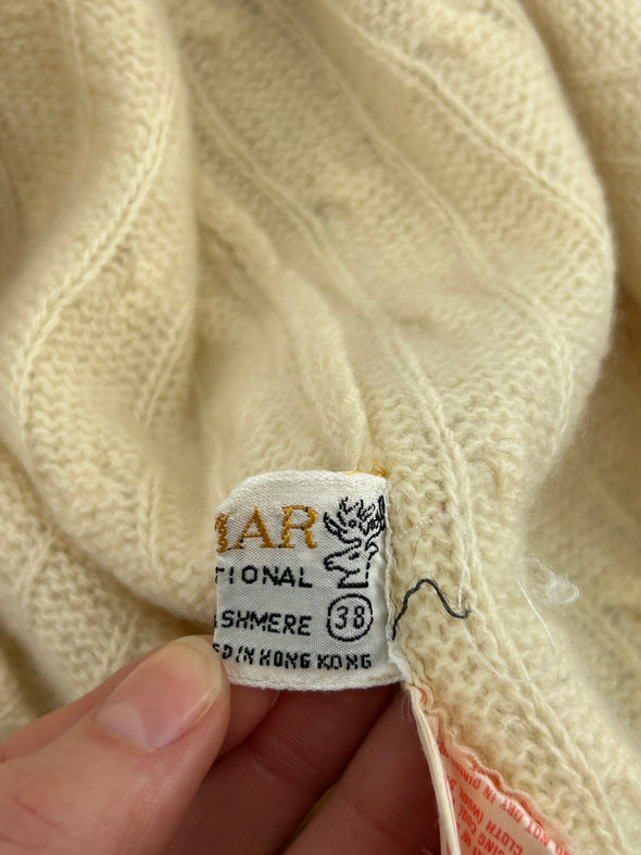 Pull beige à col roulé en cachemire