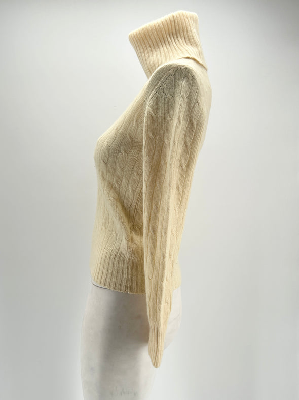 Pull beige à col roulé en cachemire