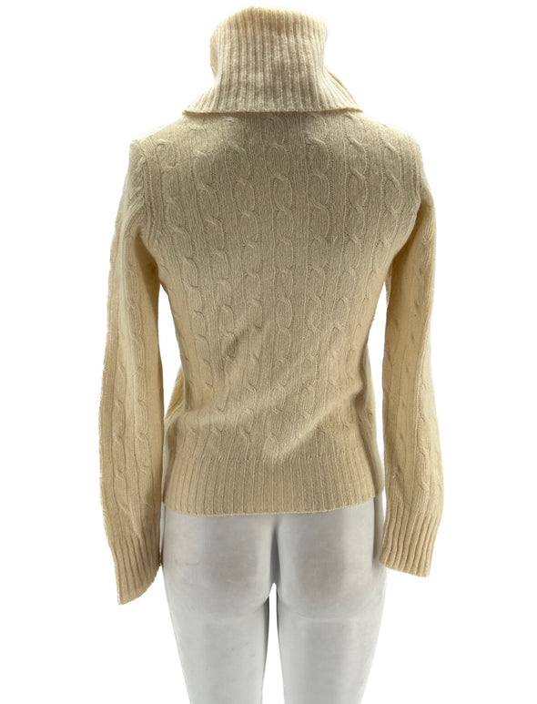 Pull beige à col roulé en cachemire