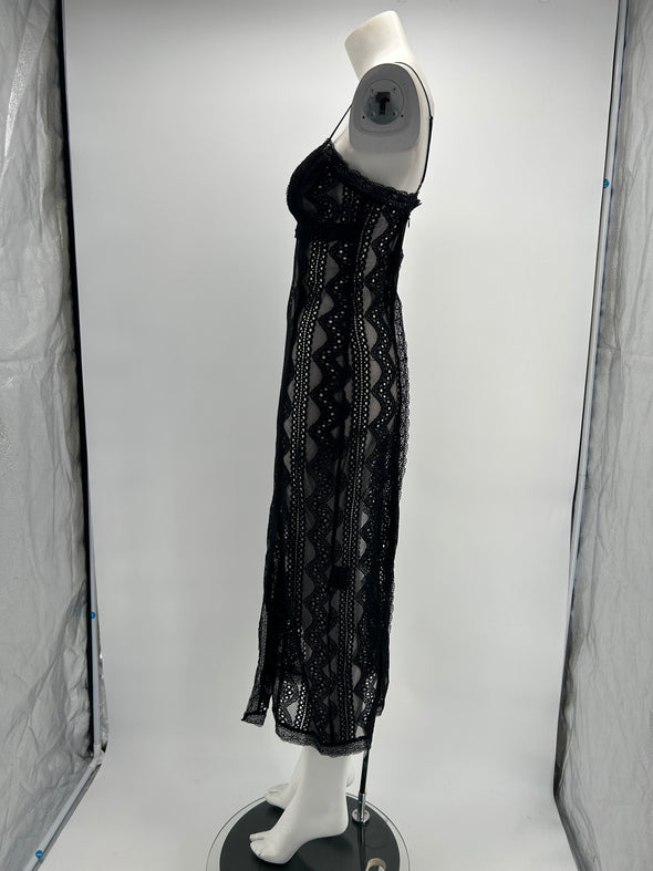 Robe transparente en dentelle