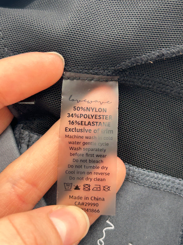 Brassière grise et noire