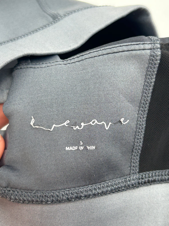 Brassière grise et noire