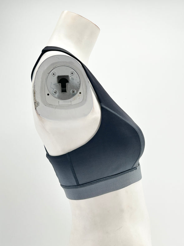 Brassière grise et noire