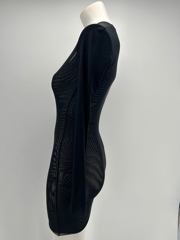 Robe noire transparente avec boucle