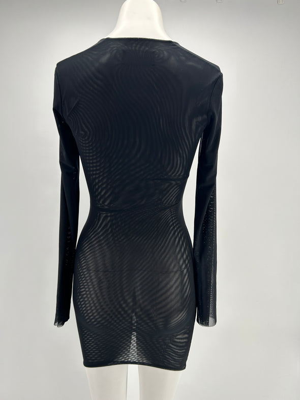 Robe noire transparente avec boucle