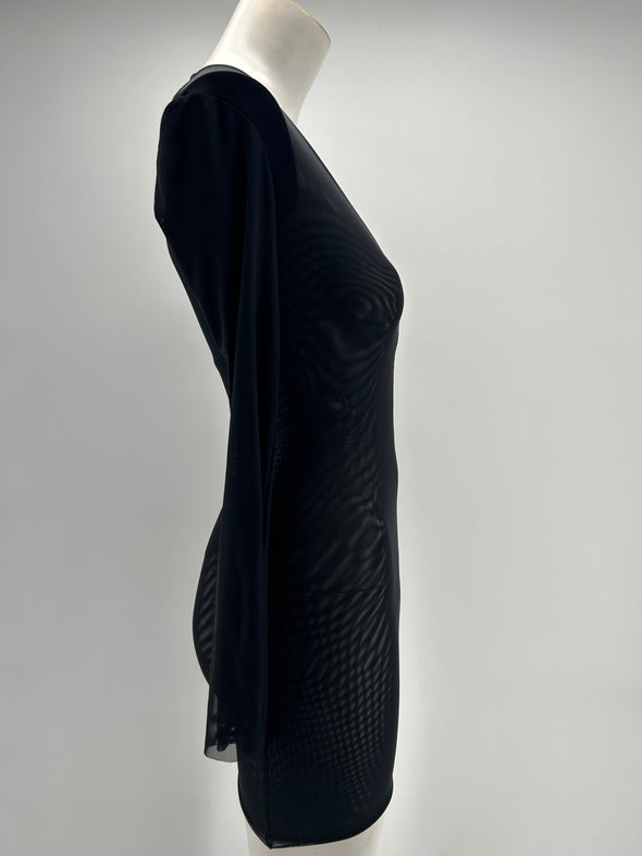 Robe noire transparente avec boucle