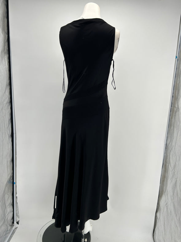 Robe noire longue évasée