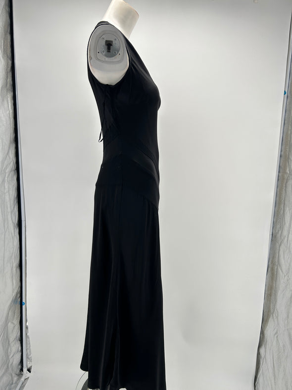 Robe noire longue évasée