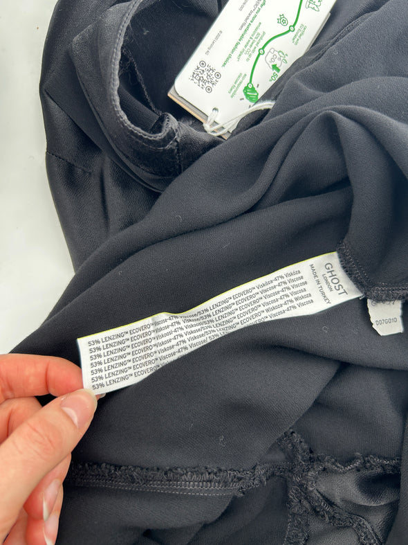 Robe noire longue évasée