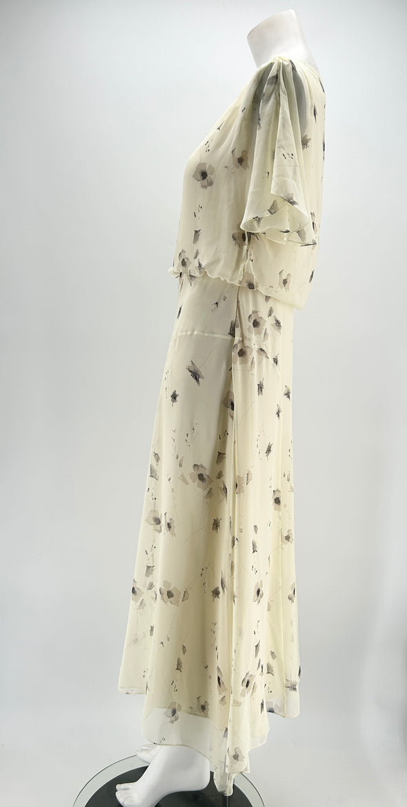 Robe écru en soie à fleurs
