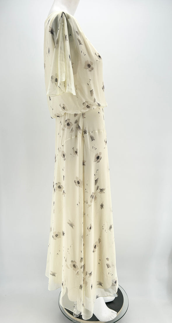 Robe écru en soie à fleurs