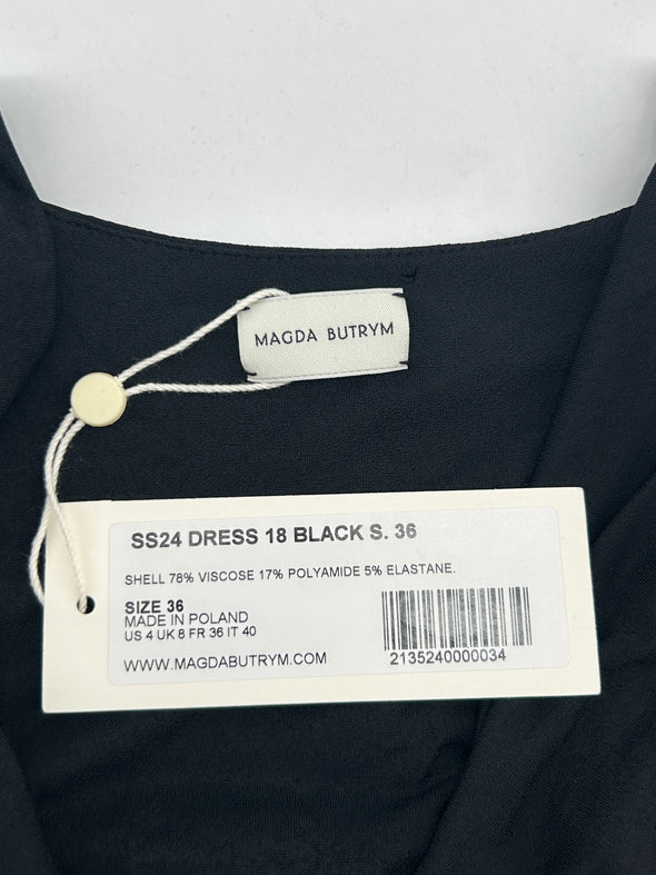 Robe noire à col en V