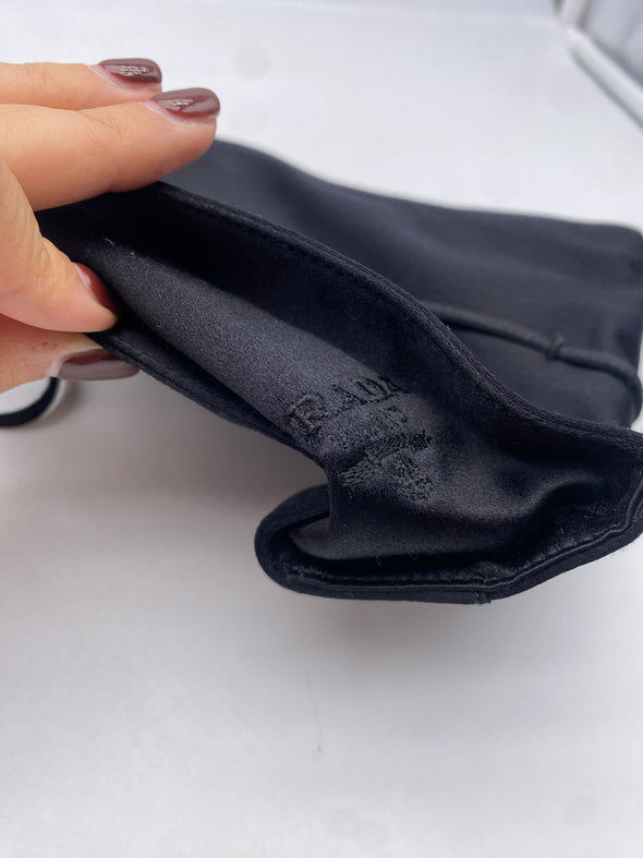 Pochette satinée noire