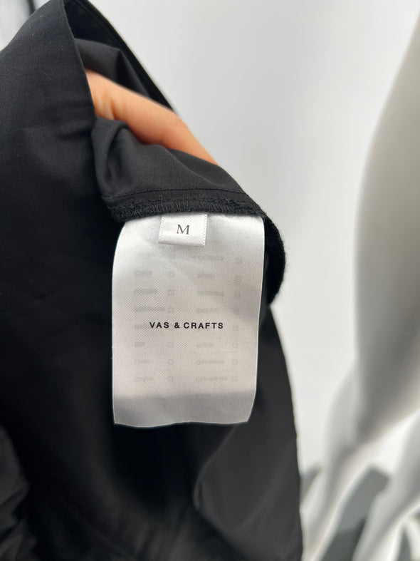 Robe noire texturée