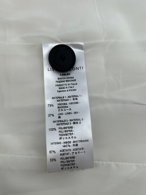 Veste de tailleur blanc à boutons noirs