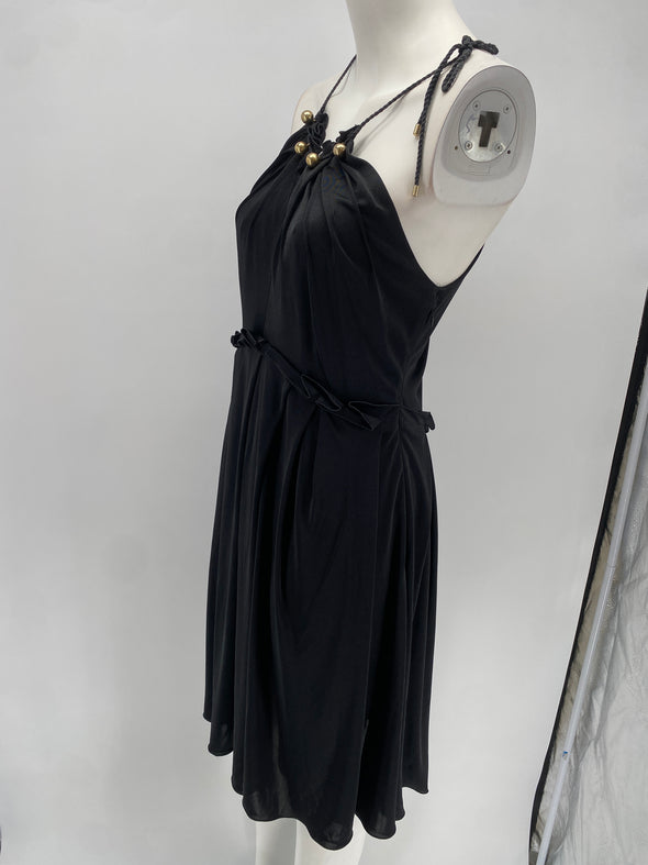 Robe noire à boules dorées