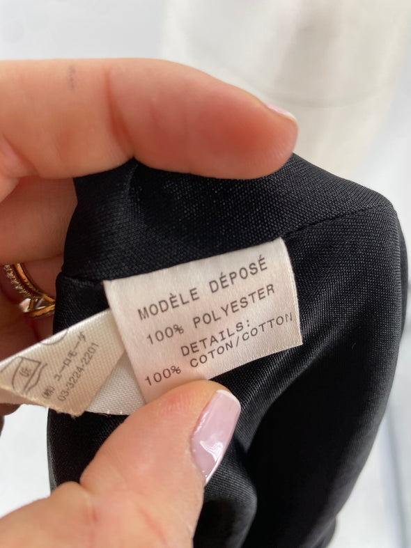 Robe noire à boules dorées