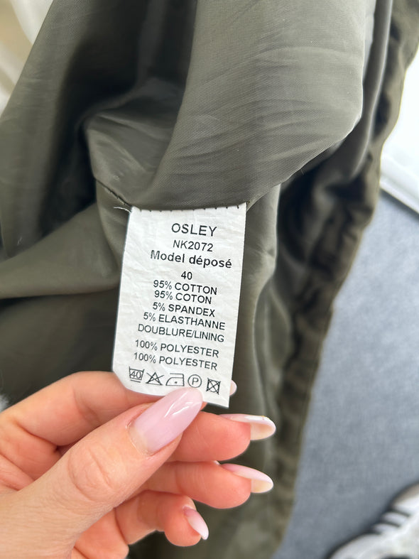 Doudoune kaki à fausse fourrure blanche